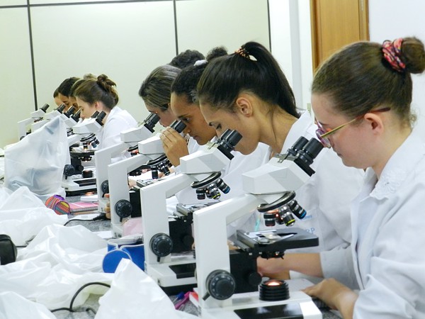 Como dar aulas práticas de Ciências sem laboratório?